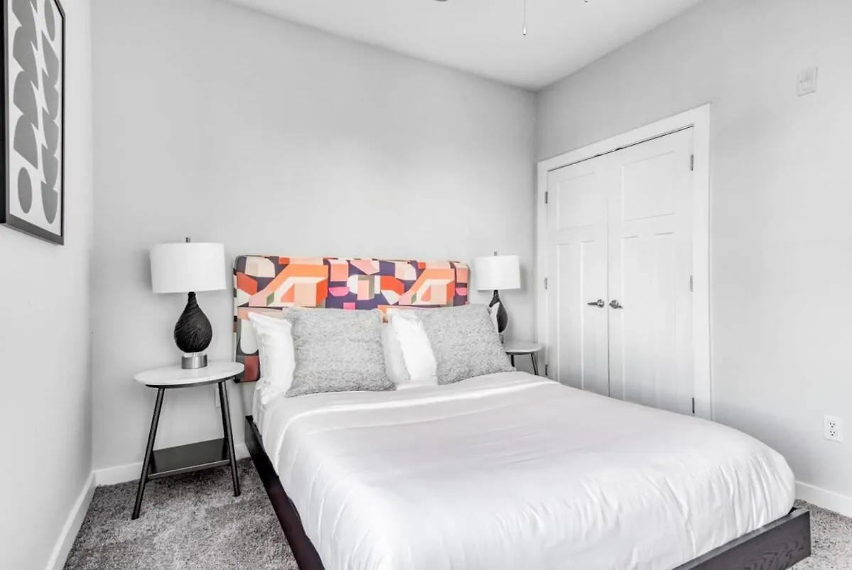 Апартаменты Two Cozysuites Charming Music Row Condos W Parking Нэшвилл